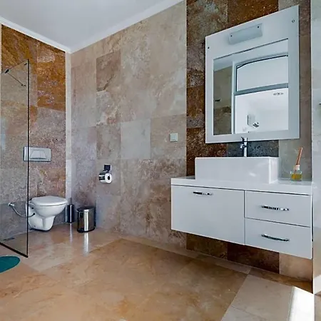 Sleeps 10 Pool Air Con Wifi *