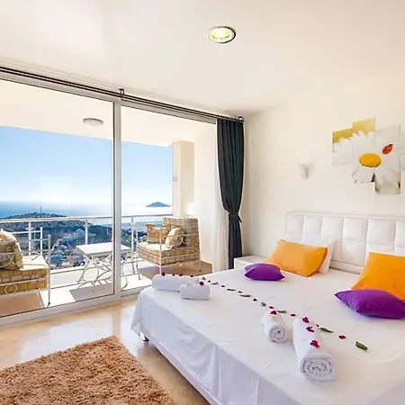 Villa Sleeps 10 Pool Air Con Wifi *