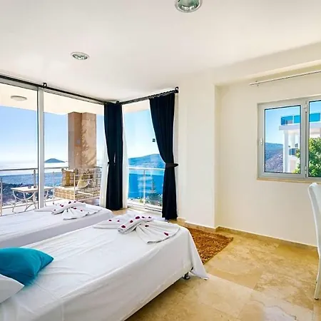 Sleeps 10 Pool Air Con Wifi